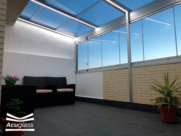 Transforma tu hogar con los techos de cristal para exterior de Acuglass